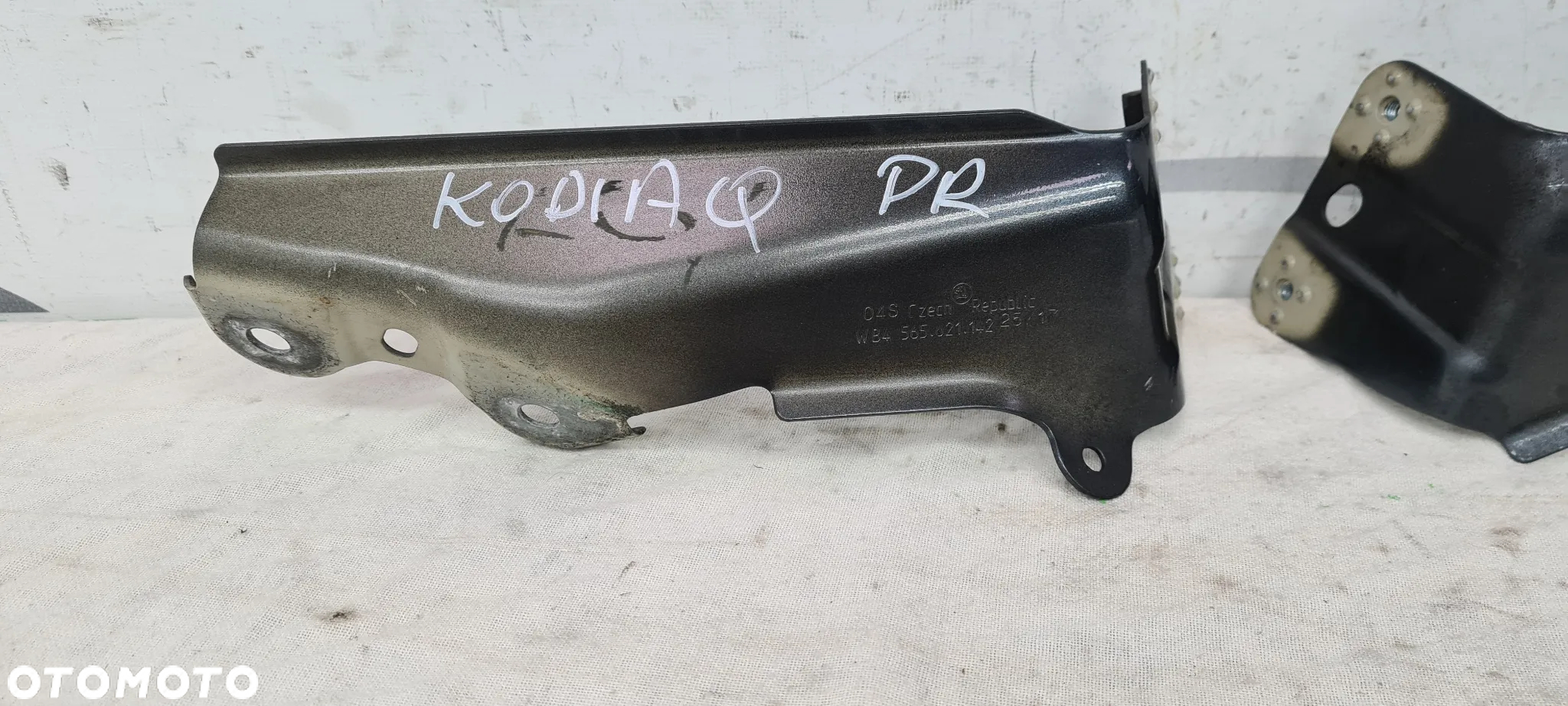 SKODA KODIAQ WSPORNIK BŁOTNIKA PRAWY 565821142 - 2