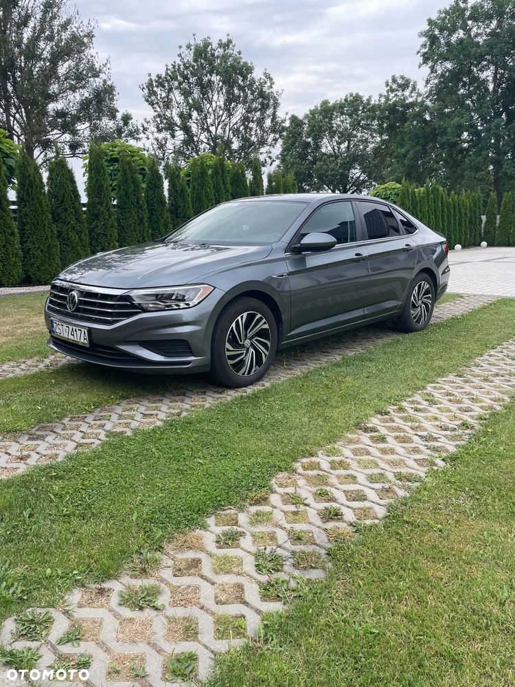 Volkswagen Jetta - 1