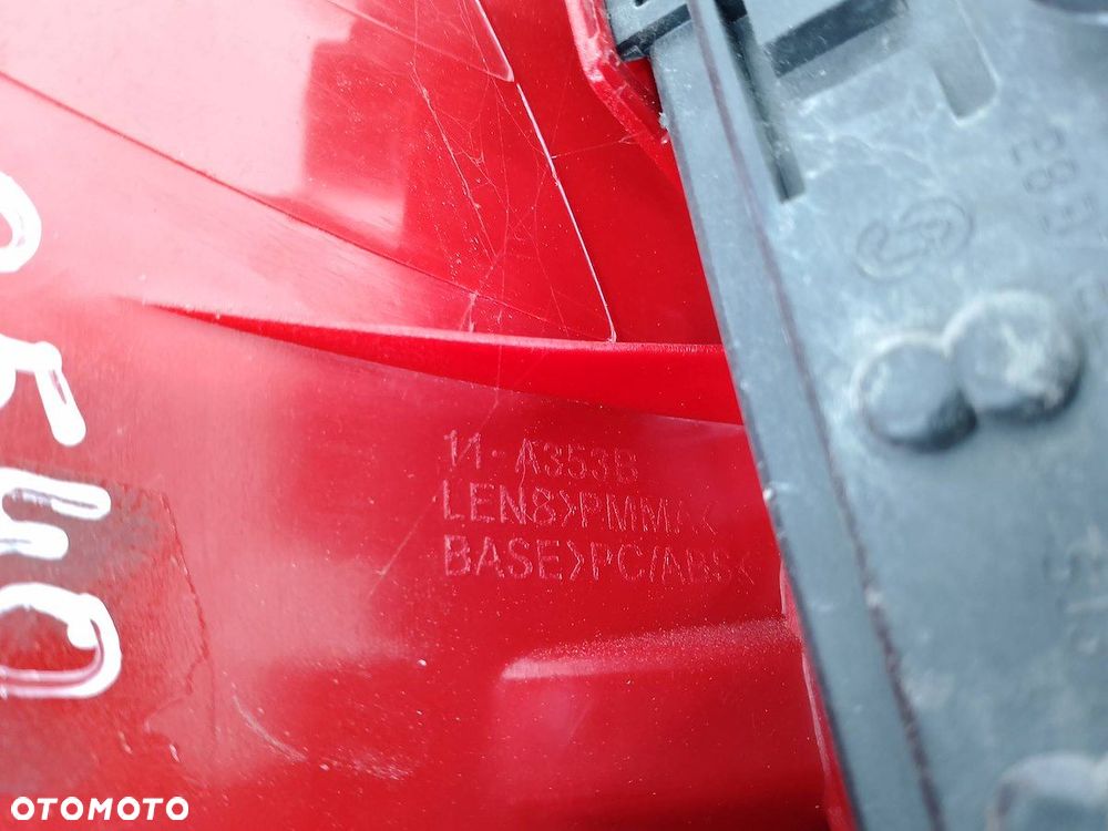 LAMPA TYLNA PRAWA AUDI A4 B6 11-A353B TYC KOMBI - 7