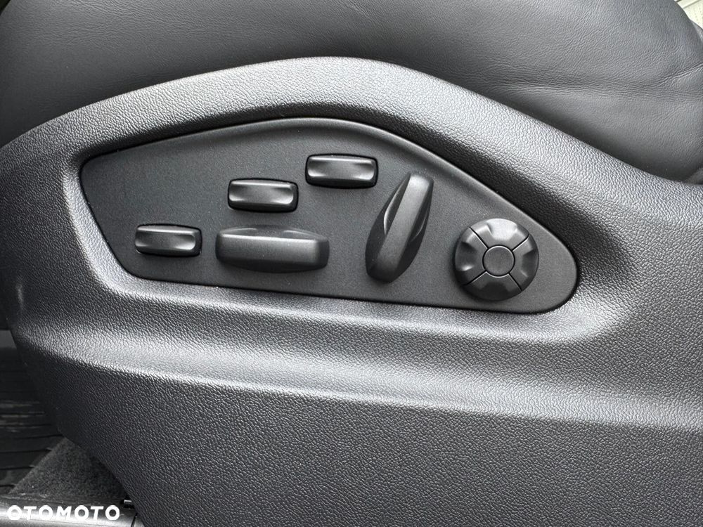 Porsche Cayenne - 32