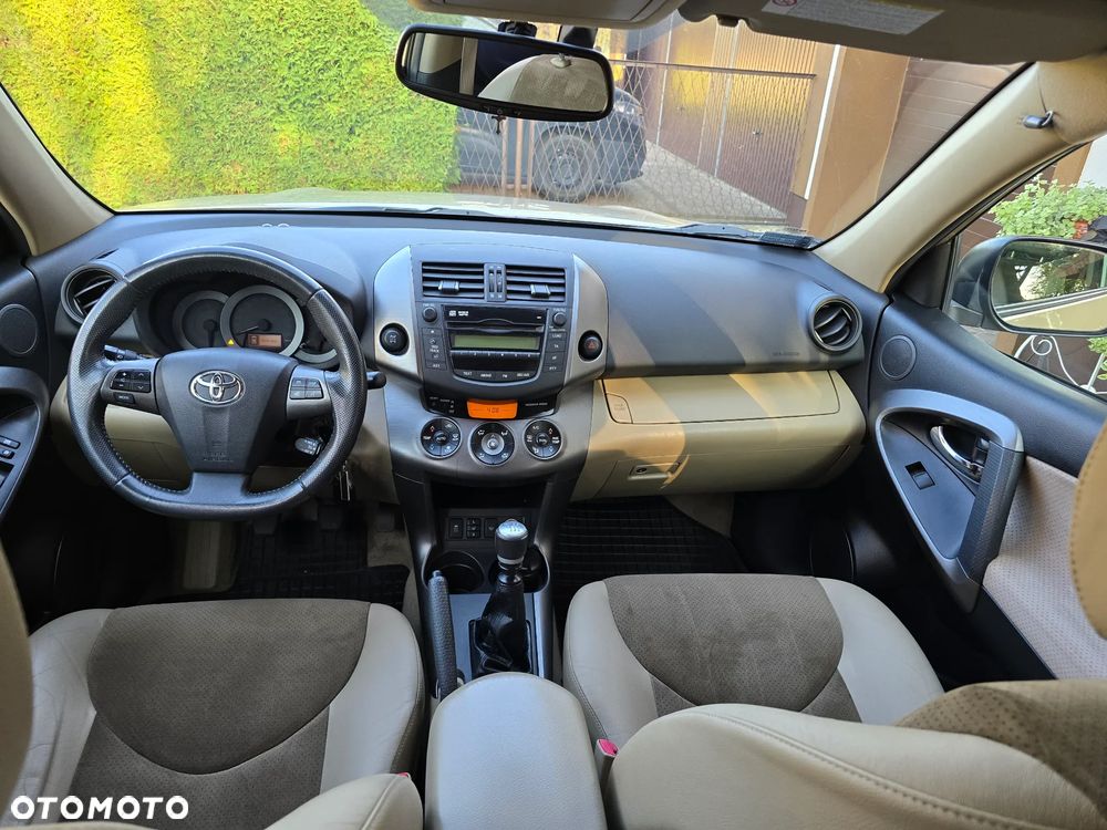 Toyota RAV4 - 12