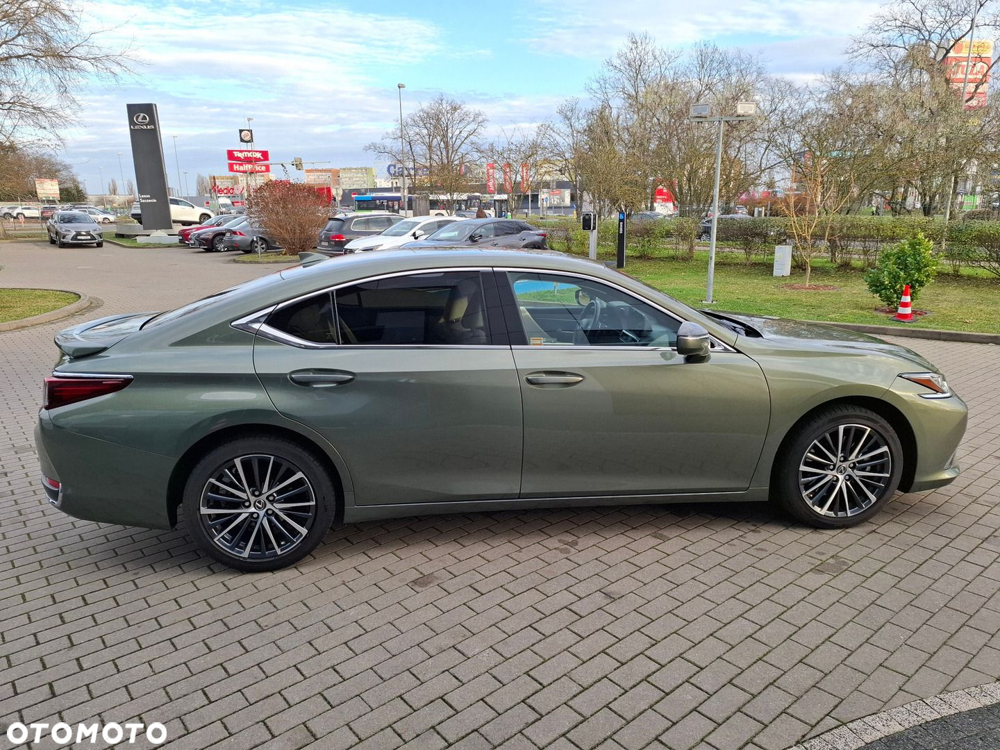 Lexus ES - 4