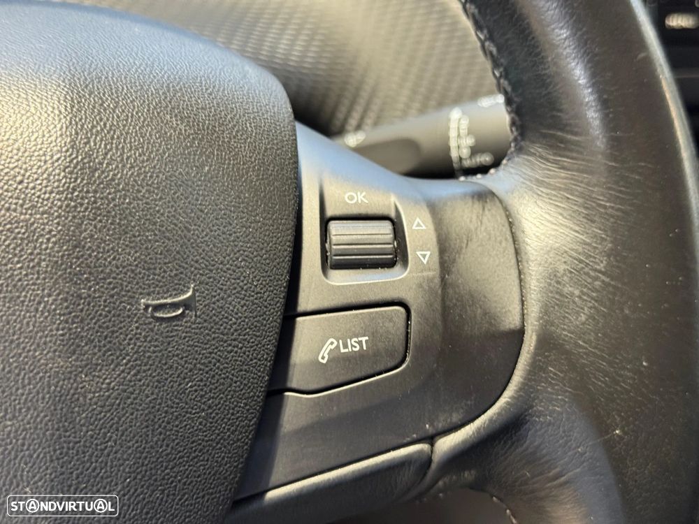 Peugeot 2008 1.2 PureTech Allure - 20