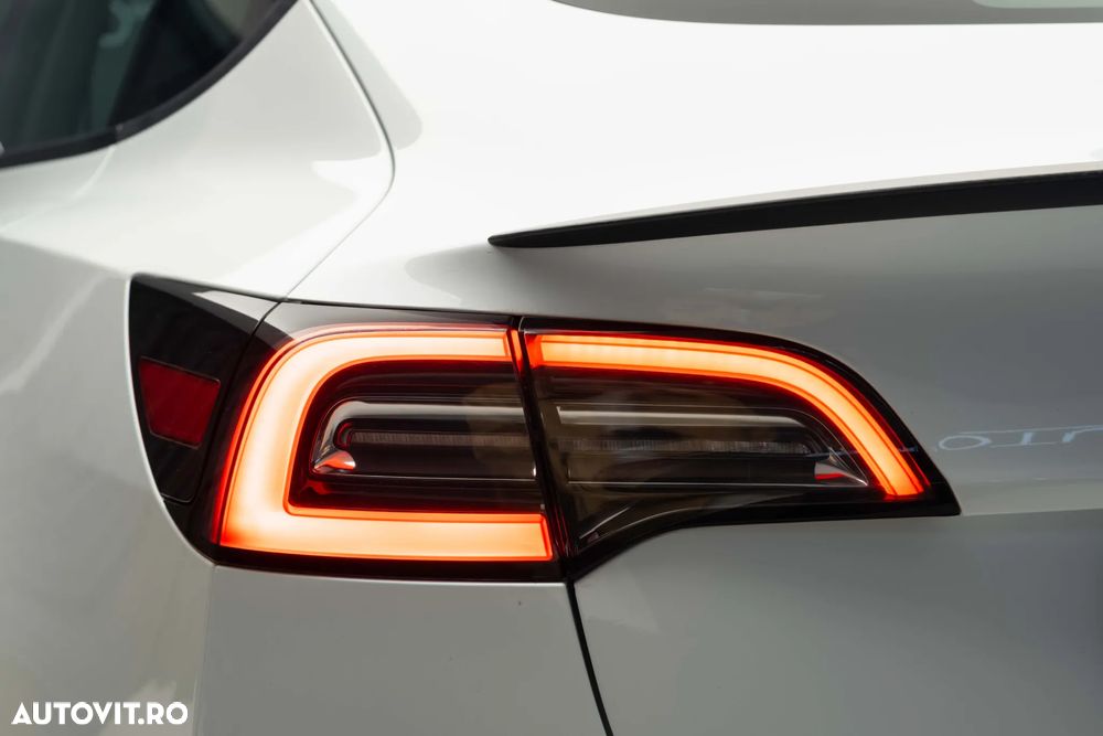 Tesla Model 3 Performance - 36