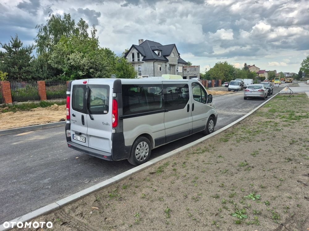 Renault Trafic Passenger - 4