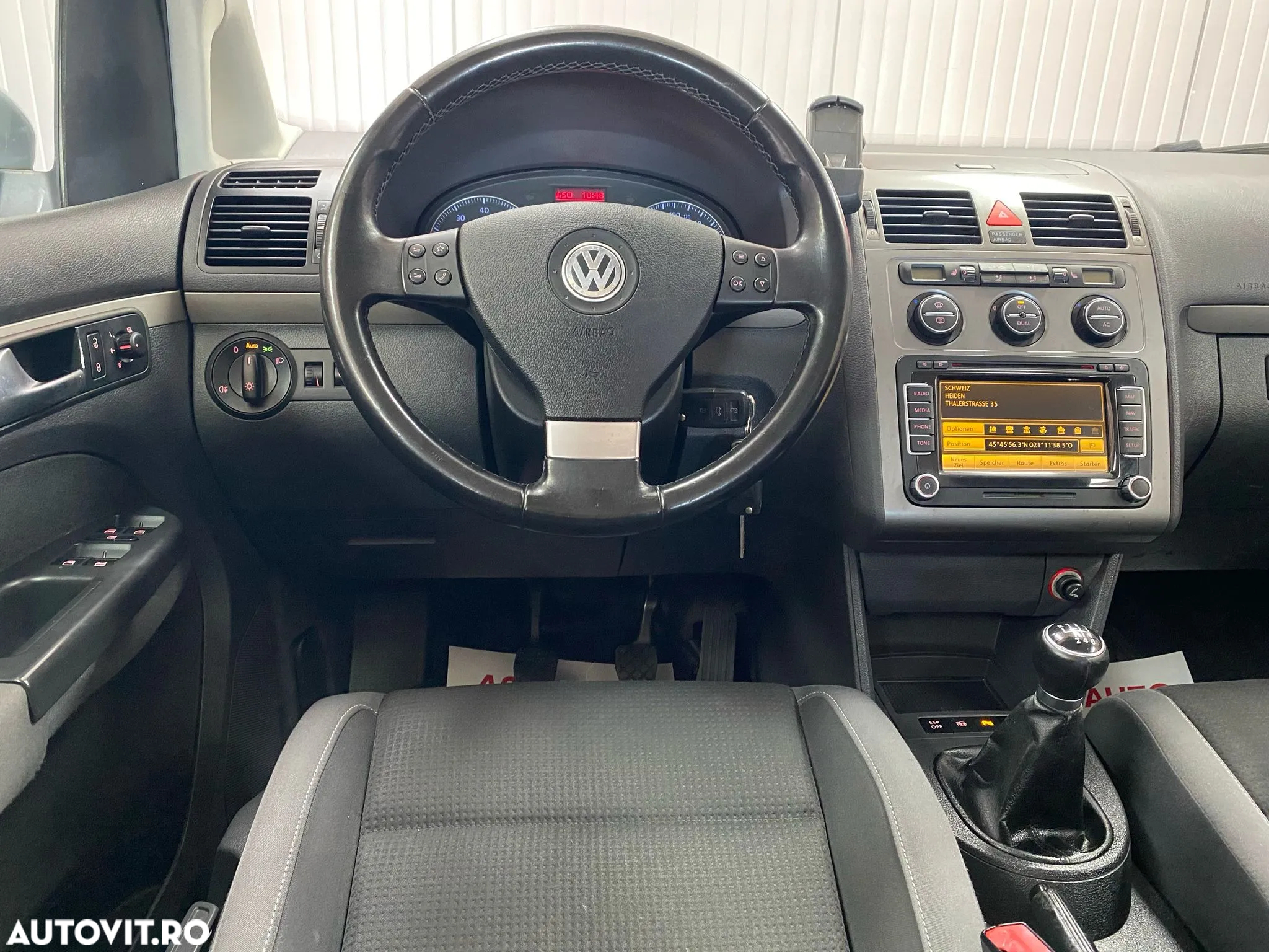 Volkswagen Touran - 8