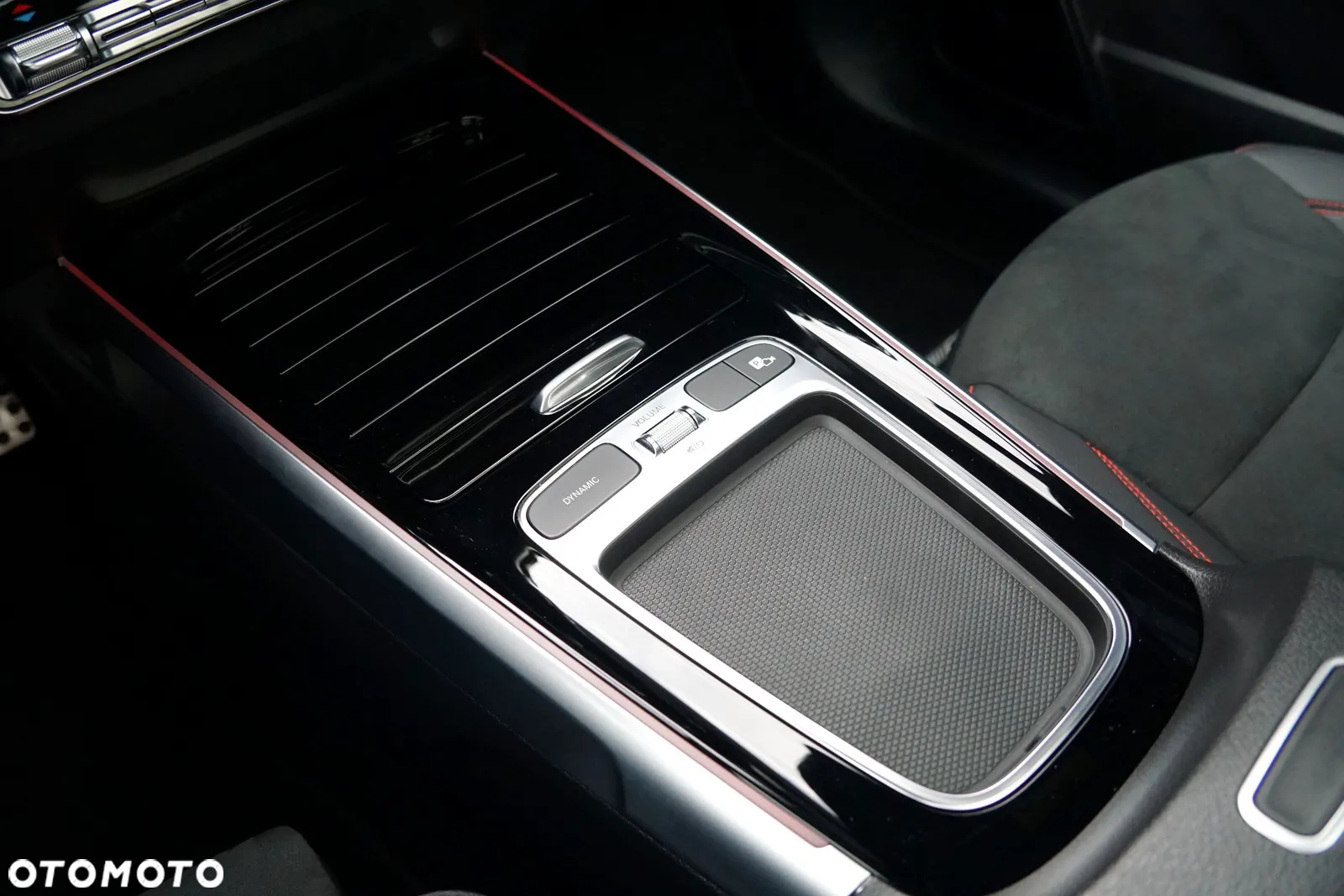 Mercedes-Benz GLB 200 AMG Line 7G-DCT - 36