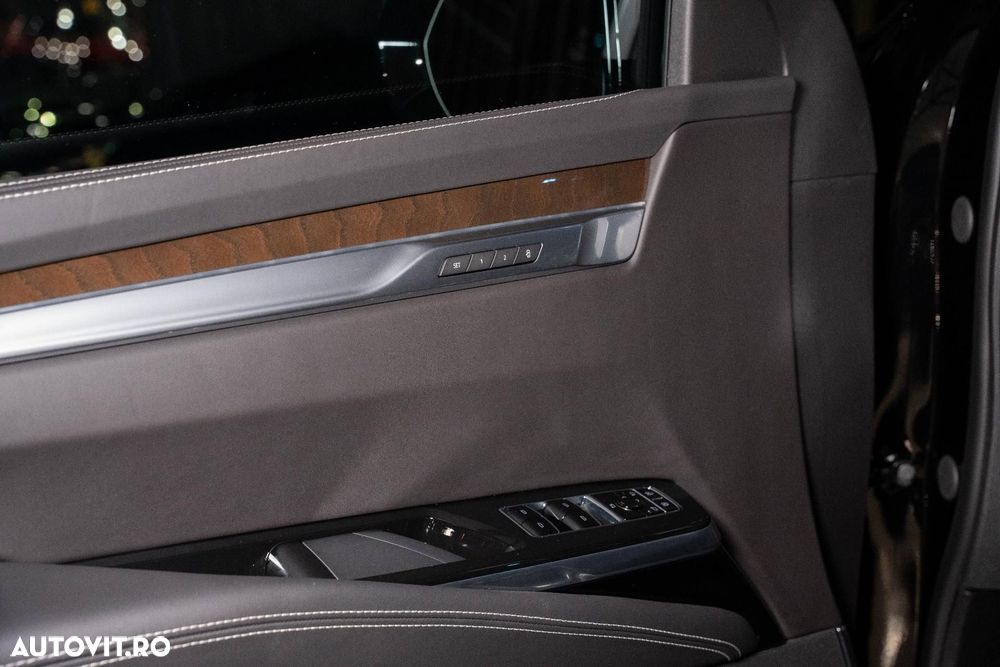 Cadillac Escalade - 18