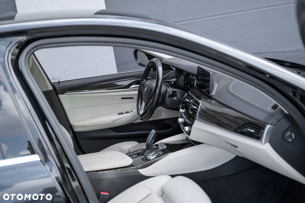 BMW Seria 5 520d xDrive Luxury Line - 10
