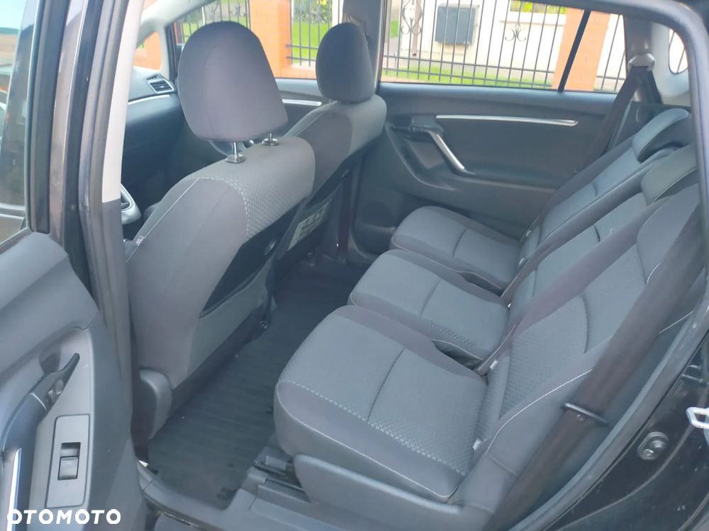 Toyota Verso 1.8 Premium 7os - 31
