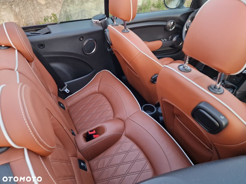MINI Cooper D Cabrio - 16