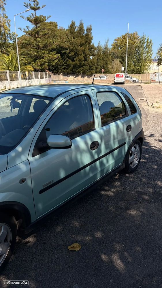 Opel Corsa 1.2 16V Confort - 2