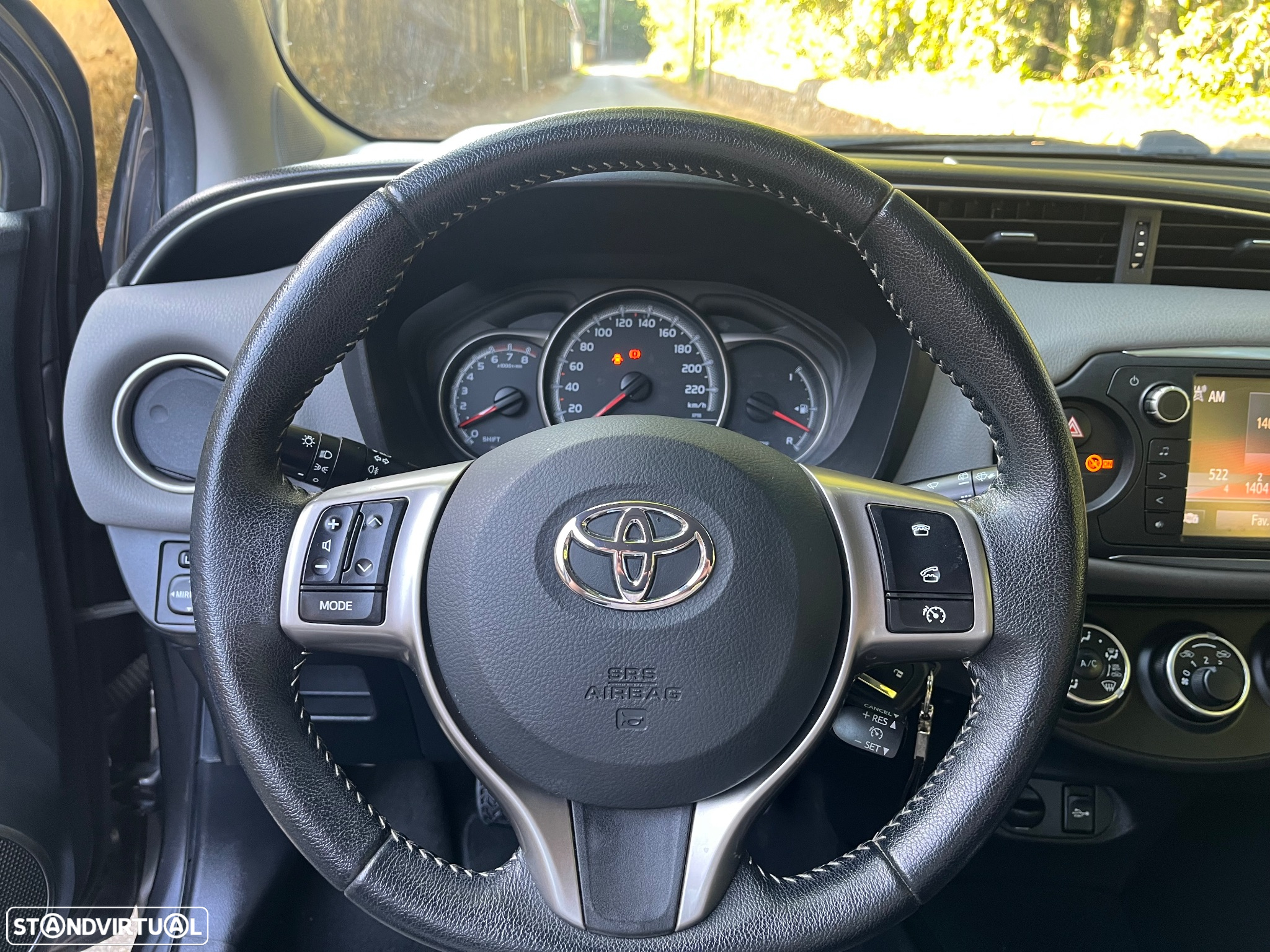 Toyota Yaris 1.0 VVT-i Comfort+P.Style - 22