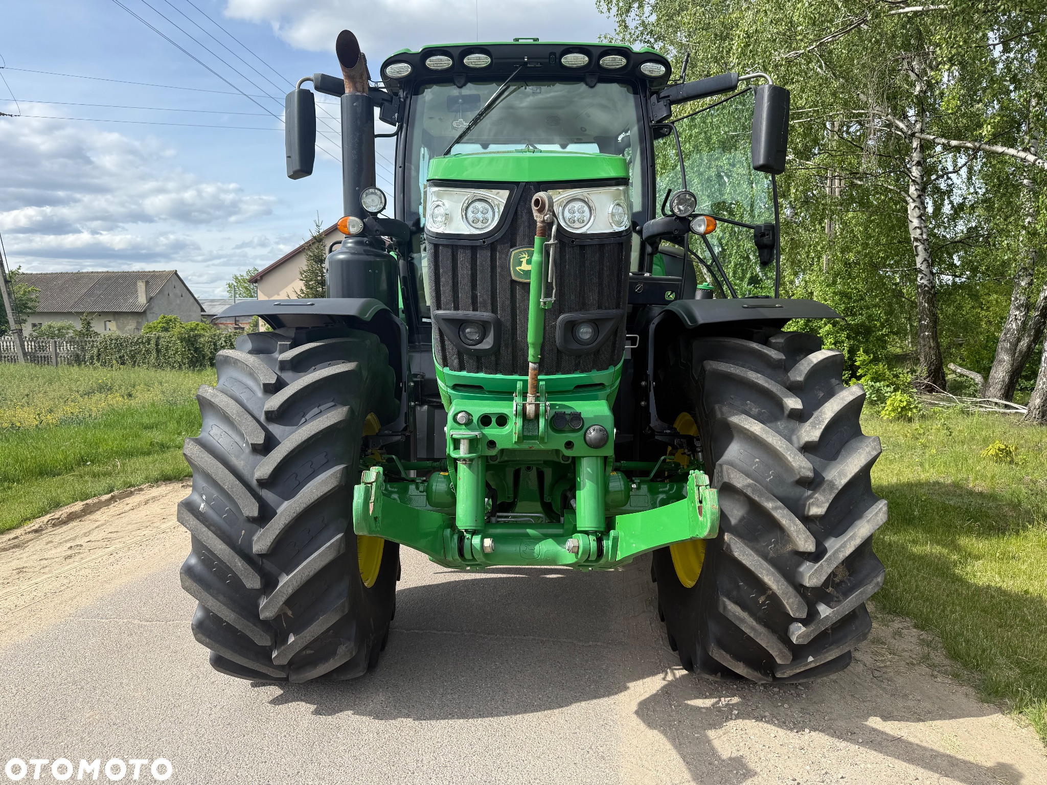 John Deere 6215R - 6