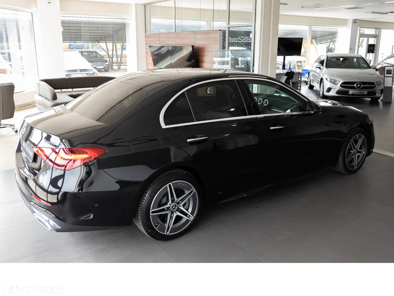 Mercedes-Benz C 300 e 4Matic 9G-TRONIC AMG Line - 8