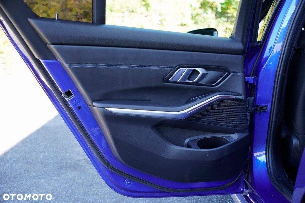 BMW Seria 3 330i M Sport - 22