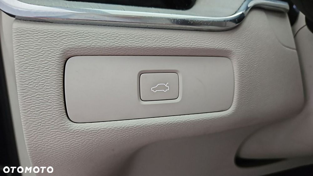 Volvo XC 60 B5 B AWD Plus Bright - 17