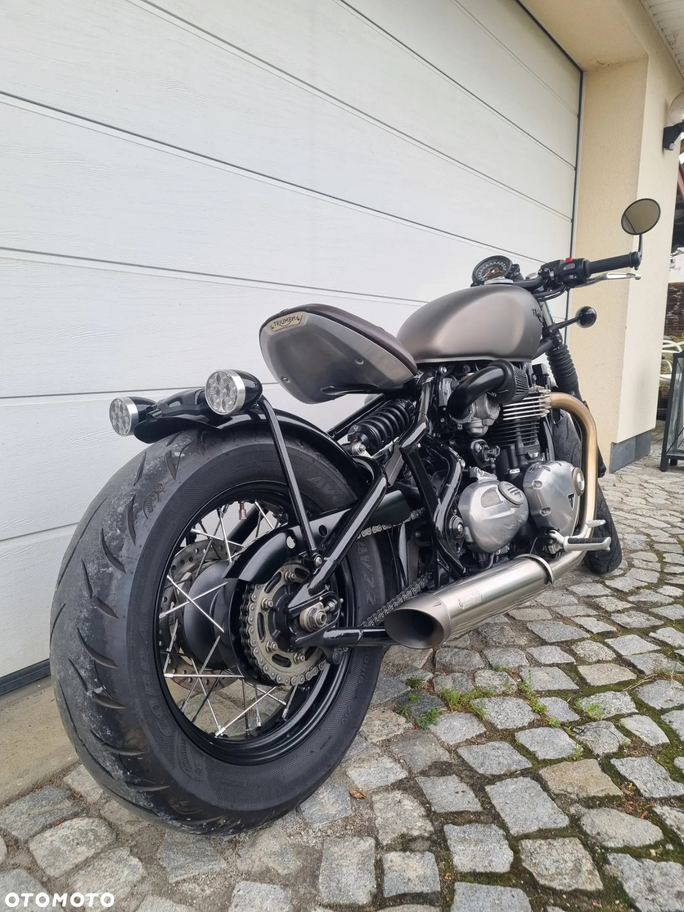 Triumph Bonneville Bobber - 6