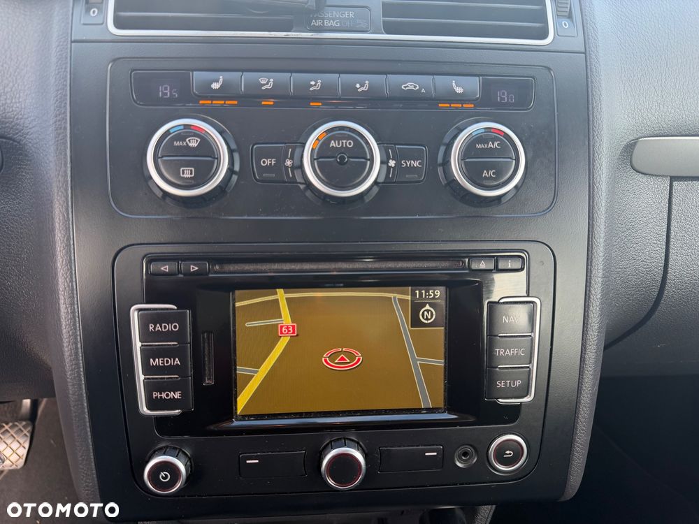 Volkswagen Touran 1.6 TDI DPF BlueMotion Technology Comfortline - 16