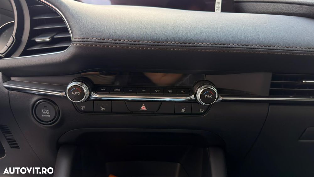 Mazda 3 e-Skyactiv G140 AT MHEV Center-Line - 31