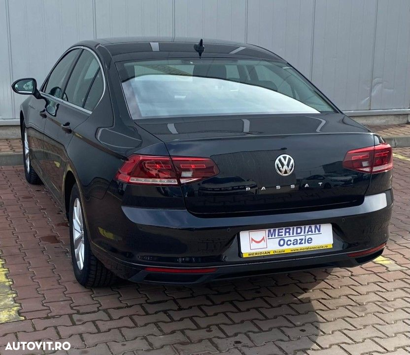 Volkswagen Passat - 4