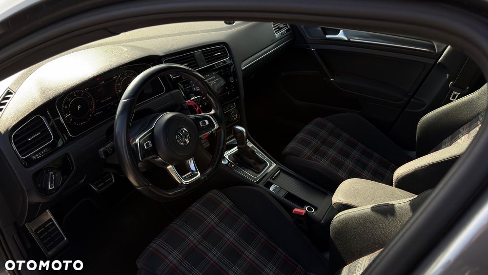 Volkswagen Golf - 14