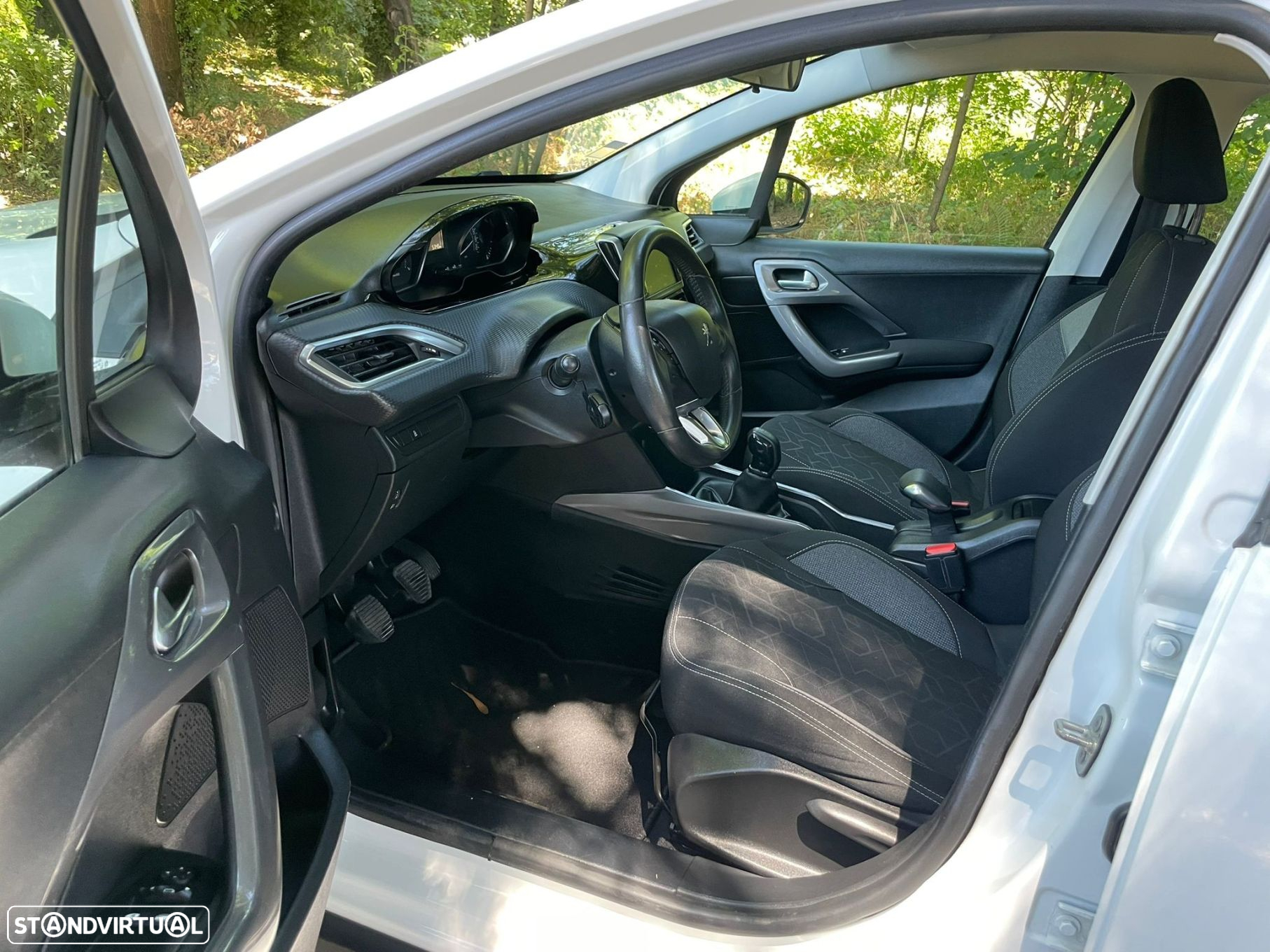Peugeot 2008 1.2 PureTech Allure - 8