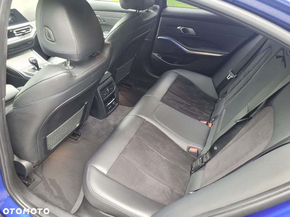 BMW Seria 3 320d xDrive M Sport Shadow sport - 29