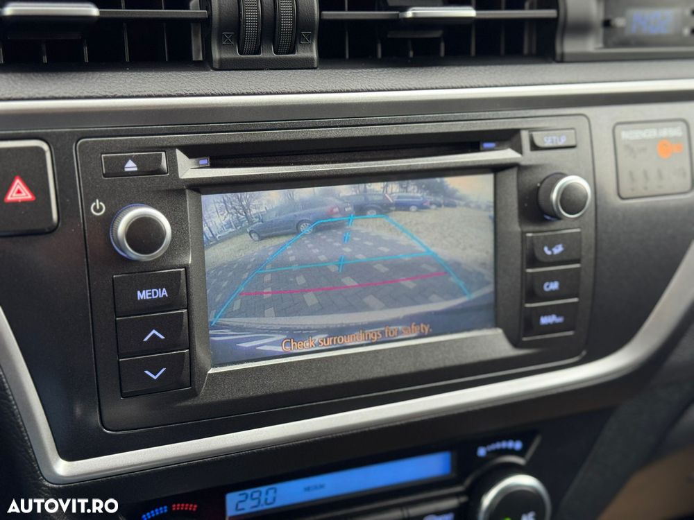 Toyota Auris 1.4 D-4D Touring Sports Comfort - 10