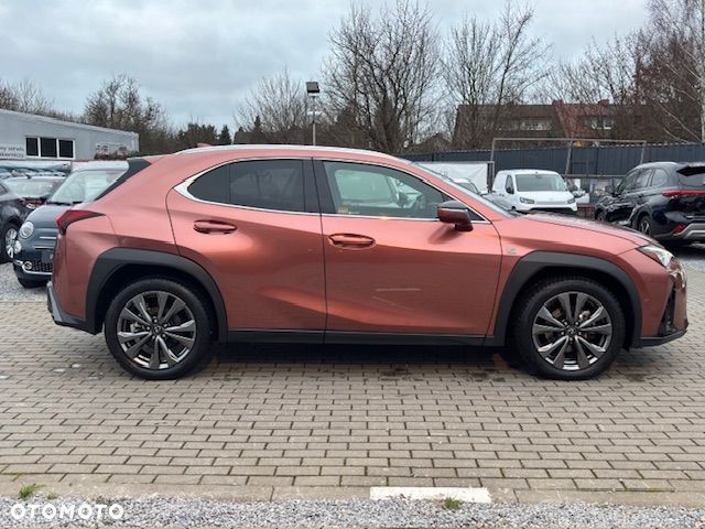 Lexus UX 300h F Sport Design AWD - 4