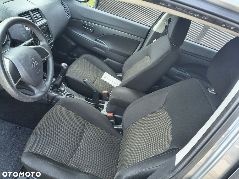 Mitsubishi ASX - 10