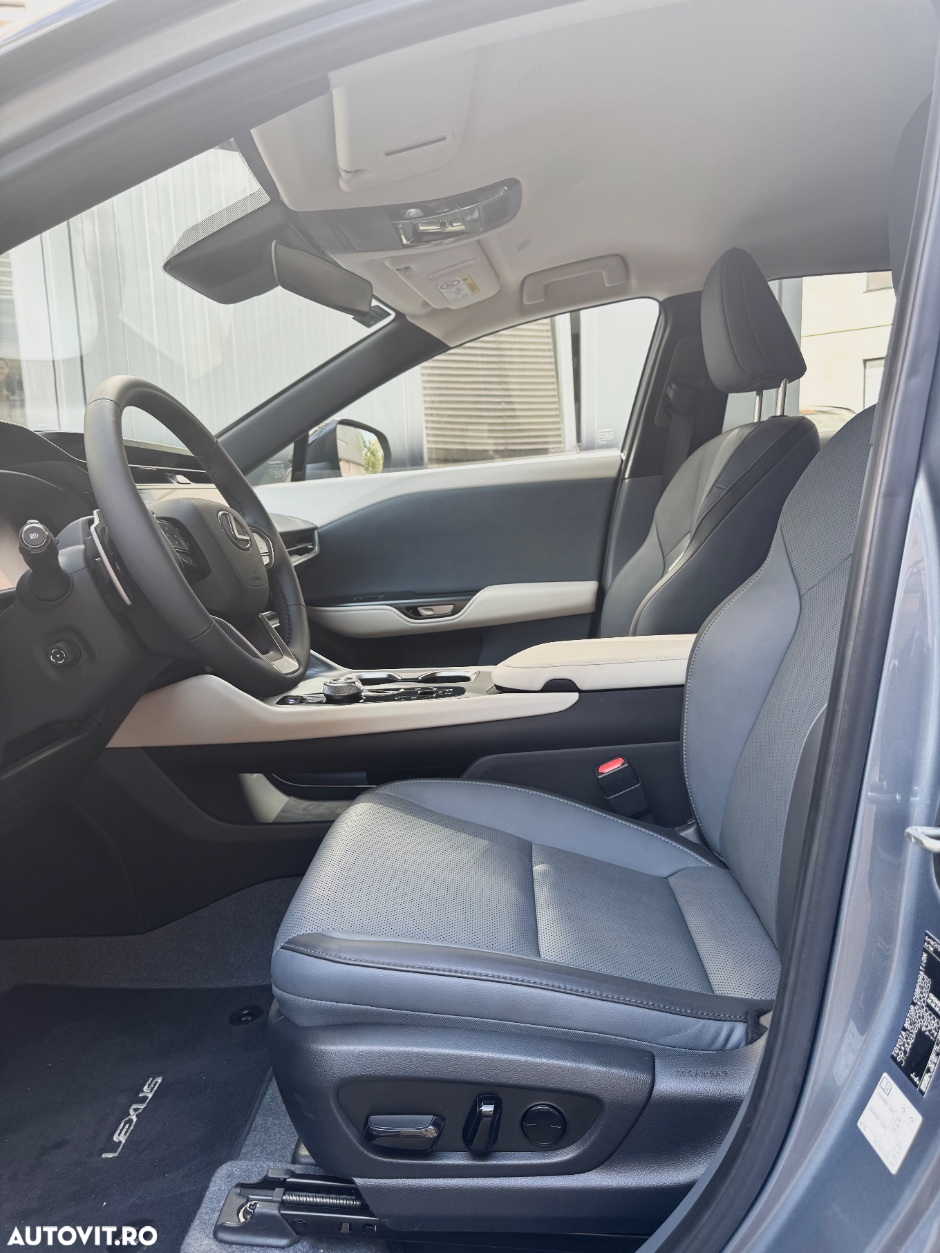 Lexus RZ 450e AWD Executive - 7