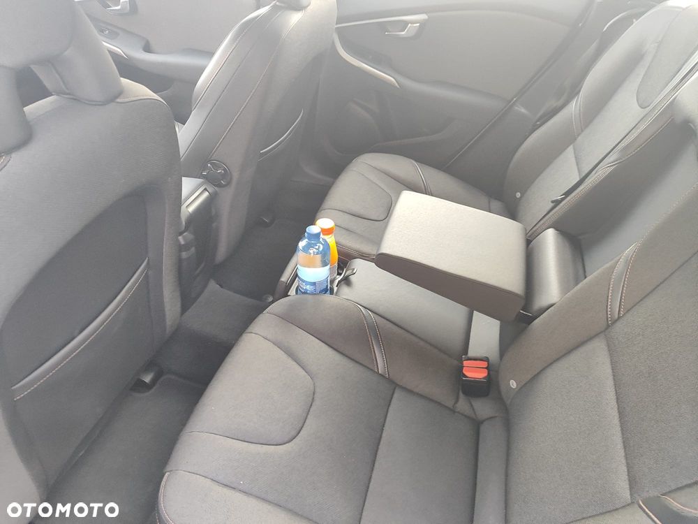 Volvo V40 D3 Drive-E Momentum - 9