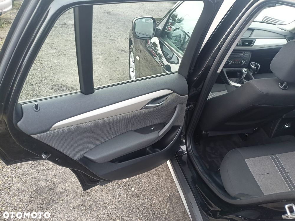 BMW X1 sDrive18i Sport Line - 23