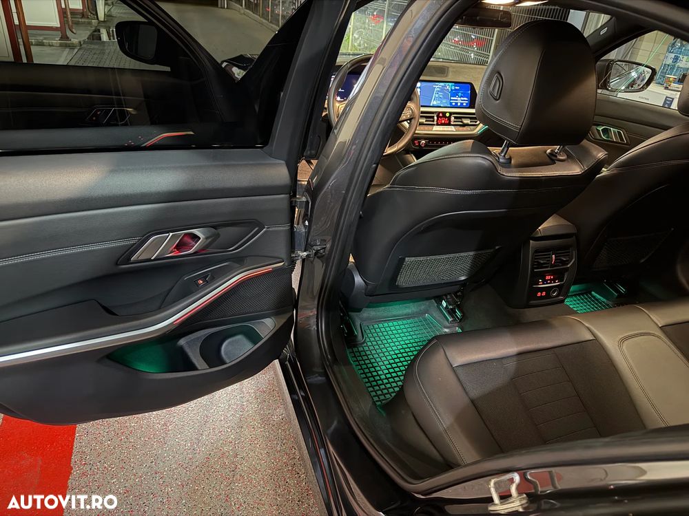 BMW Seria 3 330i Aut. Sport Line - 26