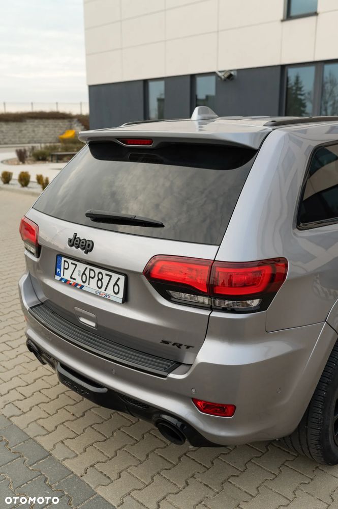 Jeep Grand Cherokee SRT - 10