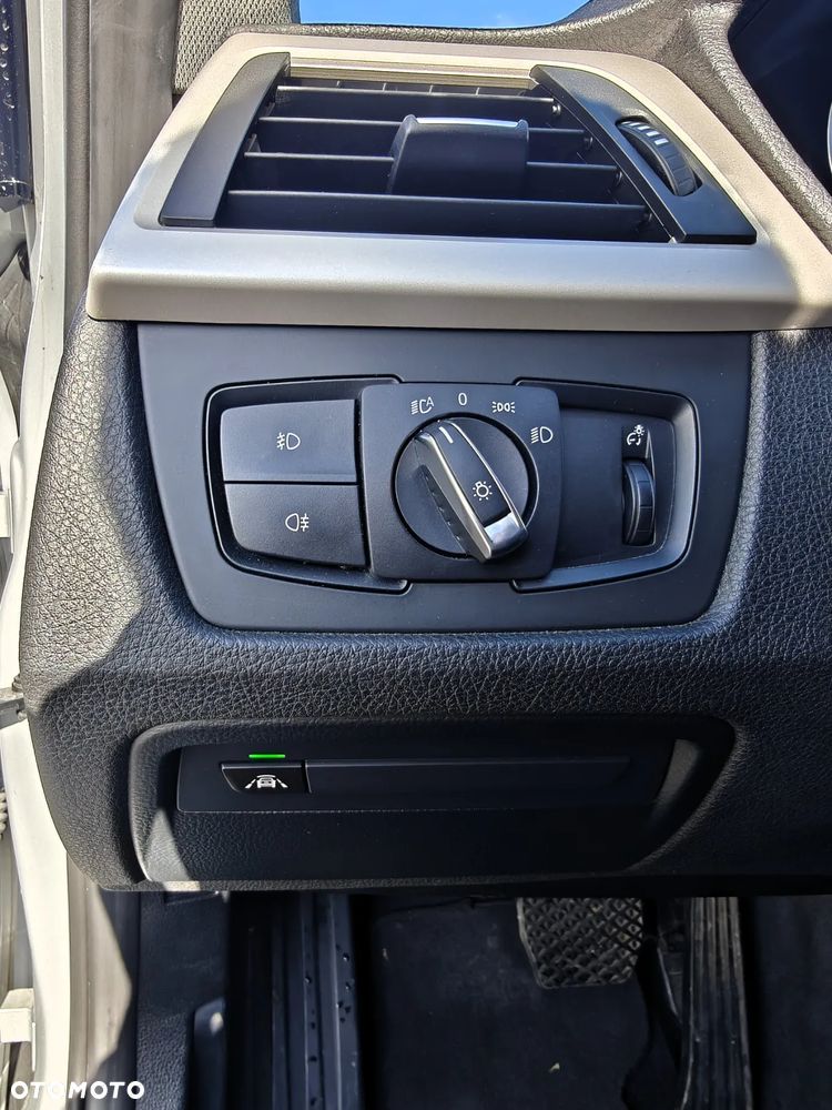 BMW Seria 3 320d Touring Sport Line - 15