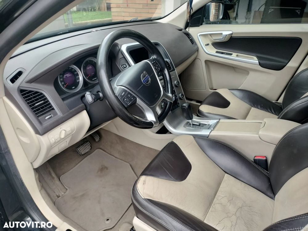 Volvo XC 60 D5 AWD A6 Basic - 11