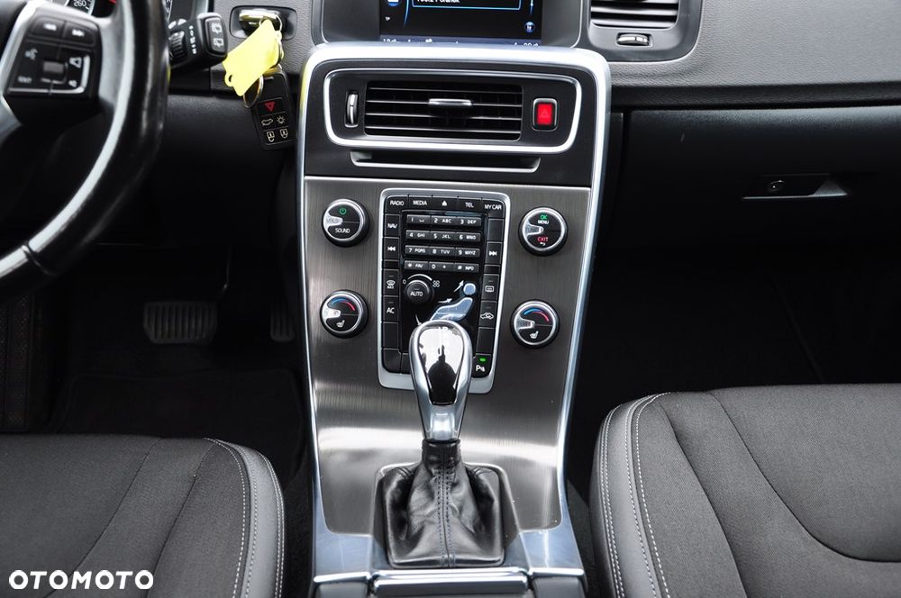 Volvo V60 D3 Geartronic Summum - 35