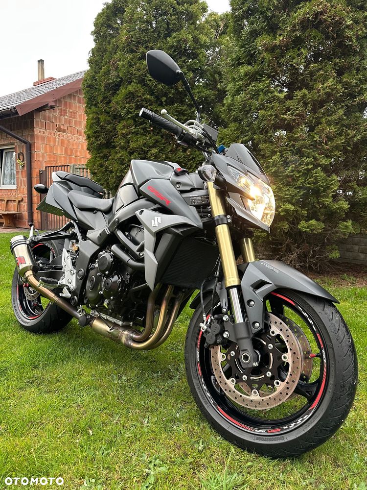 Suzuki GSR - 7