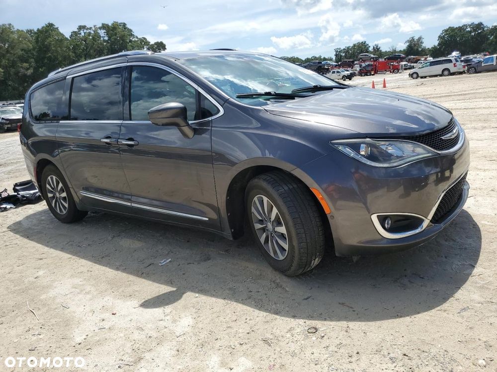 Chrysler Pacifica - 6