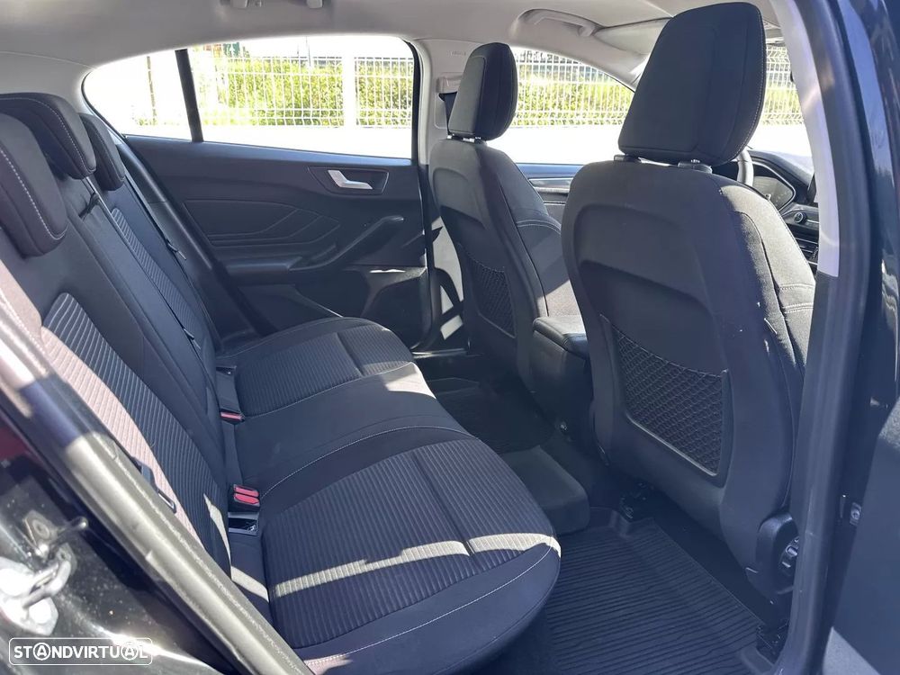 Ford Focus 1.0 EcoBoost S&S TITANIUM - 29