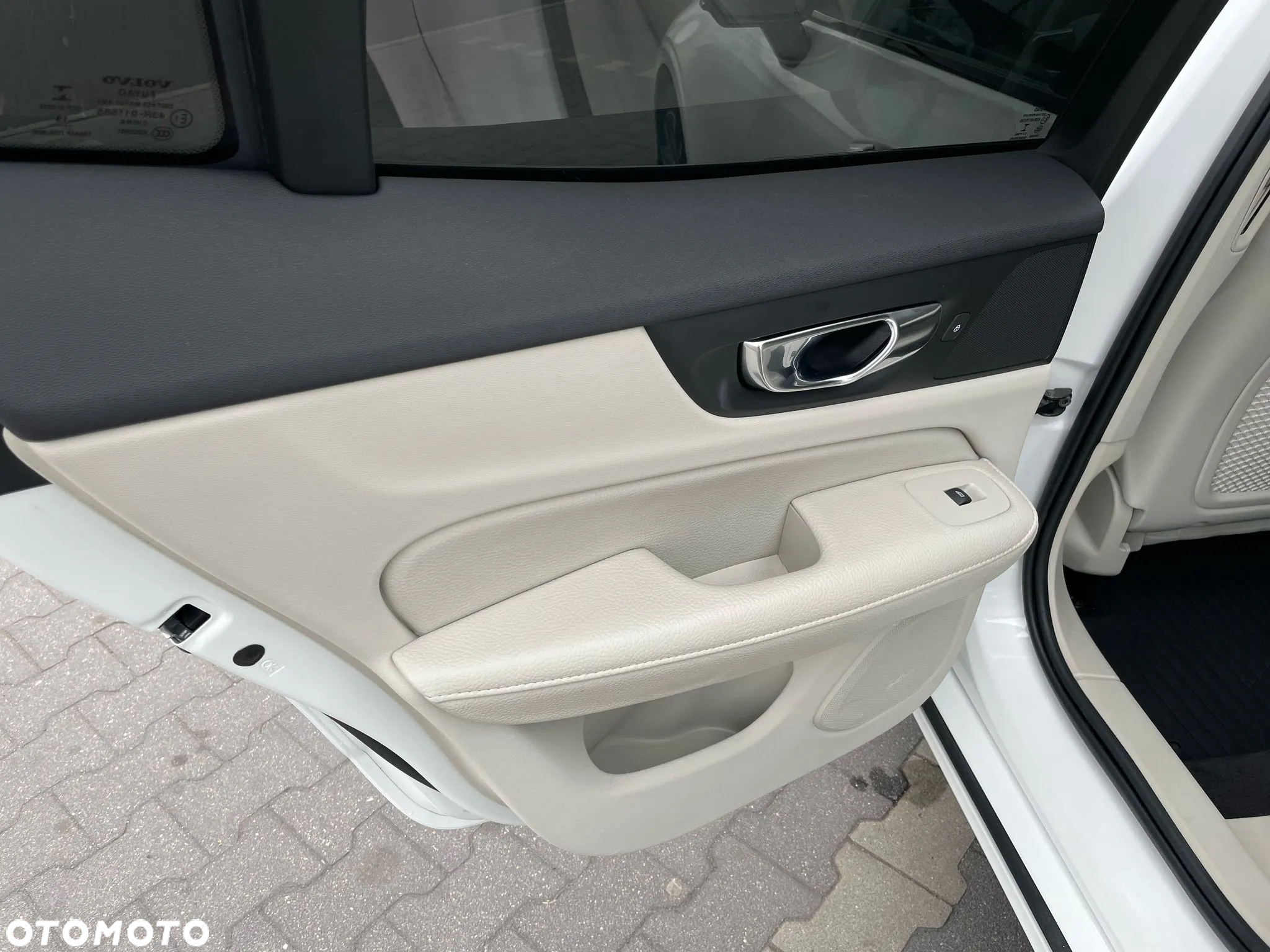 Volvo S60 T5 AWD R-Design - 23