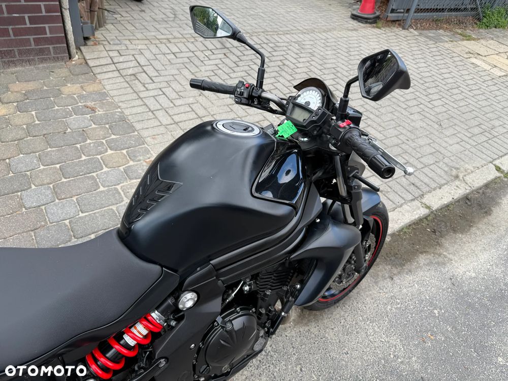 Kawasaki ER - 27