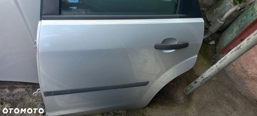 FOCUS MK2 DRZWI LEWY prawy przód  LAK 03- poznan - 2