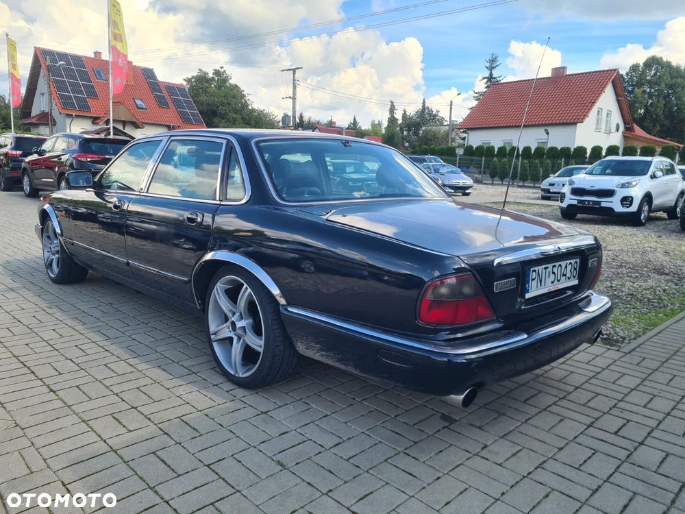 Jaguar XJ - 8