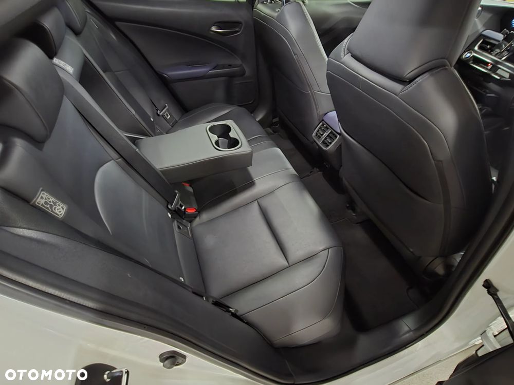 Lexus UX - 11