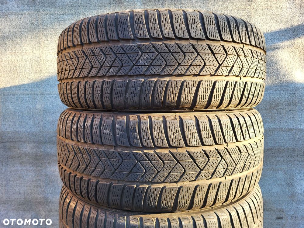 [Z19] 4x R19 225/40 Pirelli 225/40/19 bdb stan Opony zimowe 7mm - 2