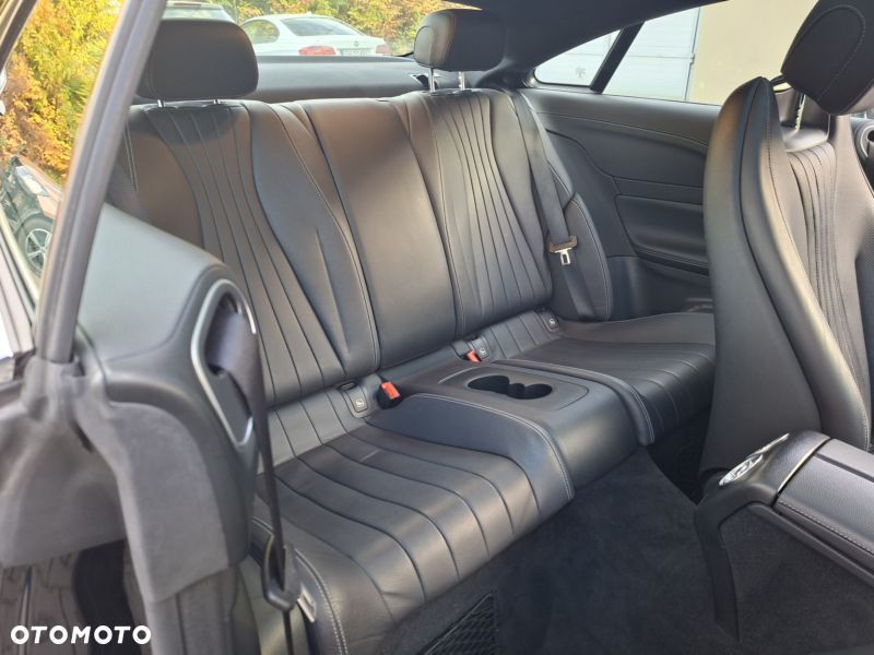 Mercedes-Benz Klasa E 400 d 4-Matic 9G-TRONIC - 27