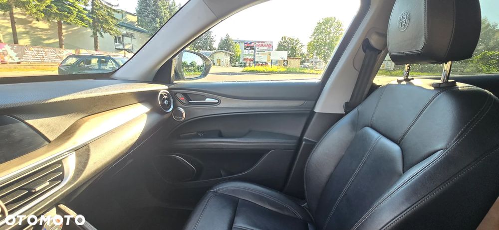 Alfa Romeo Stelvio 2.0 Turbo TI Q4 - 13